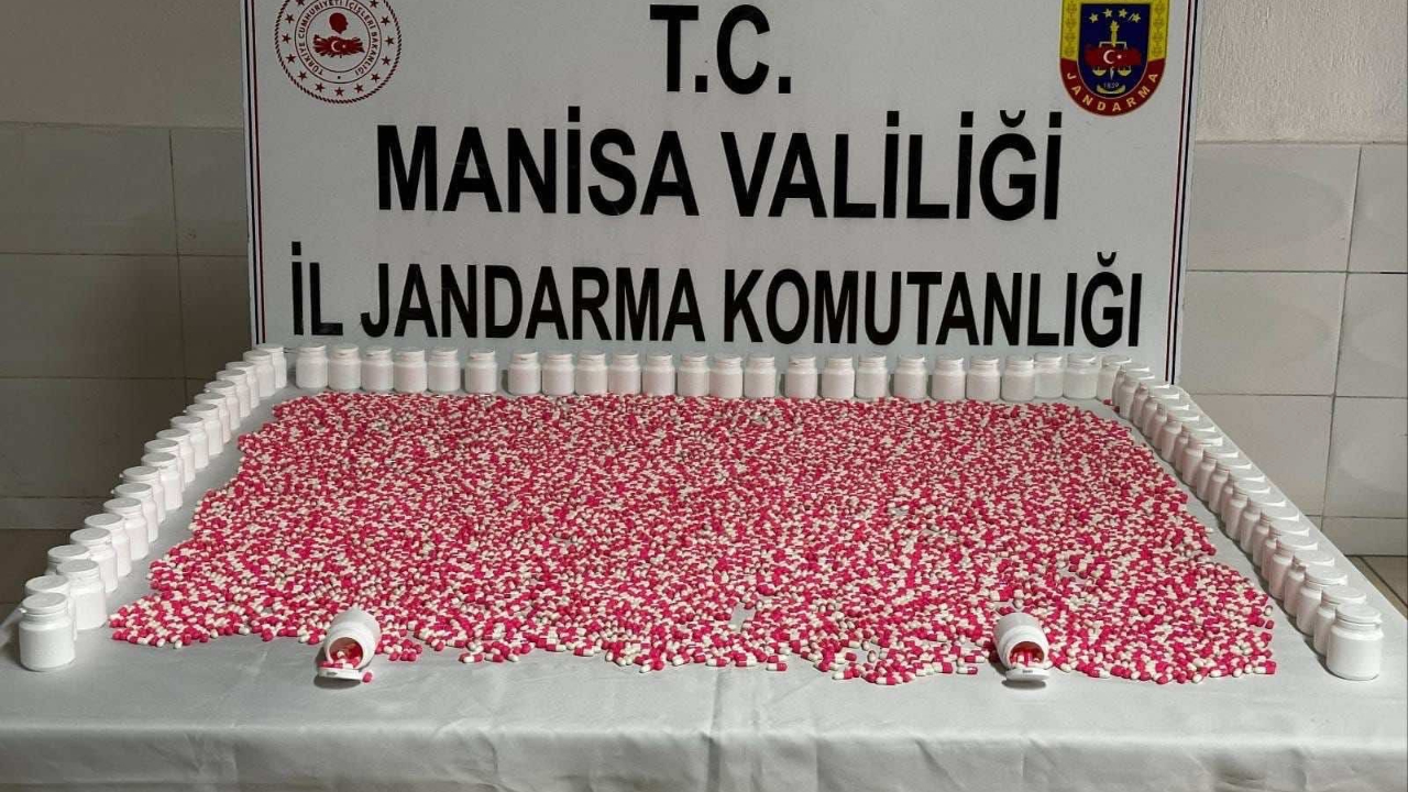 Ormanlık alanda saklanan uyuşturucuları jandarma buldu