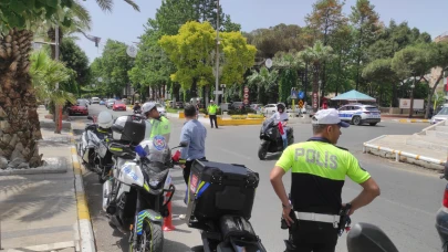 Trafik ekipleri emniyet kemerinin önemine dikkat çekti
