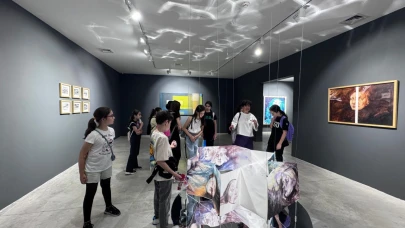 Öğrenciler “Bir Ders Galeride” uygulamasıyla öğreniyor
