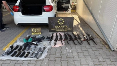 Polis memurunun kiraladığı otomobilden kaleşnikoflar çıktı