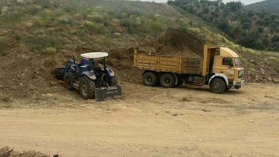 Aydın'da toprak kaydı! Kepçe operatörü öldü