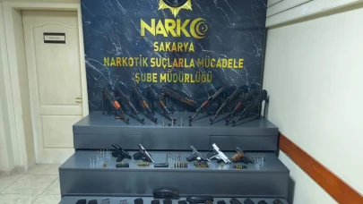 Uyuşturucu sandılar, silah deposu çıktı: Otomobili kullanan şoför polisti