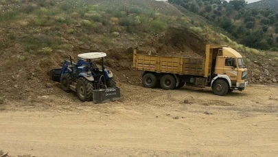 Toprak yığının altında kalan genç hayatını kaybetti