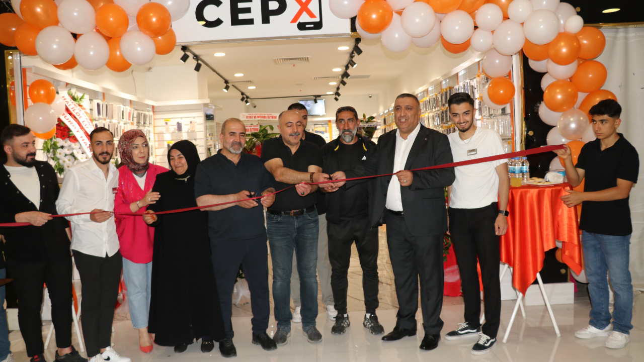 Van'da Cep X telefon mağazası açıldı