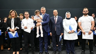 60 yaş üstü tazelenme üniversitesinde yıl sonu coşkusu yaşandı