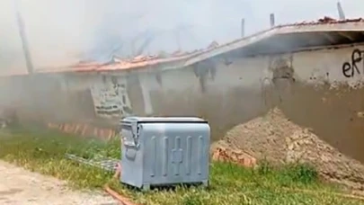 Ahırda çıkan yangın paniğe neden oldu