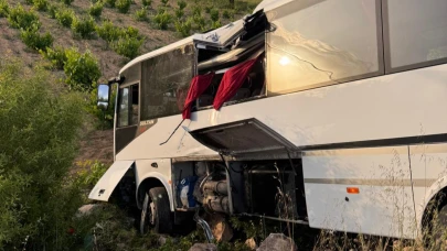 Isparta'da iki yolcu otobüsü çarpıştı! 1'i ağır 27 yaralı