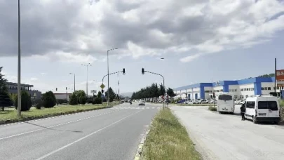 Kırmızı ışıkta geçenler havadan yakalandı
