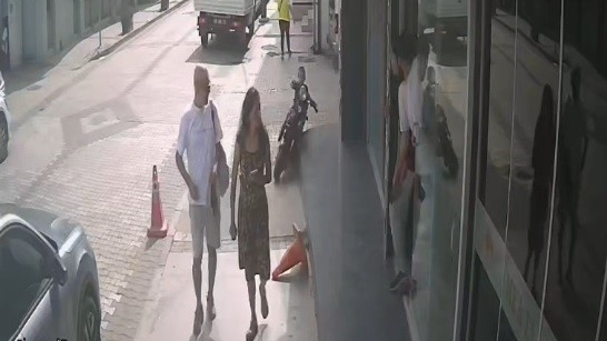 3 yaşındaki Ömer Halis, motosikletten böyle düştü