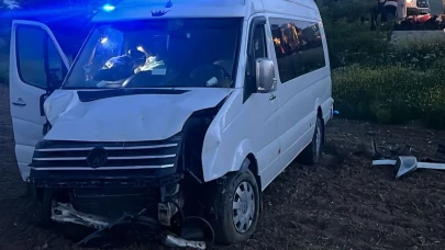 Afyonkarahisar'da devrilen minibüste 6 kişi yaralandı