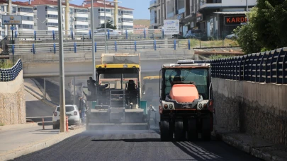 Elazığ'da asfaltlama çalışmaları sürüyor