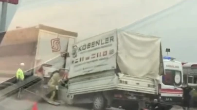 Bursa'da tıra çarpıp araçta sıkışan sürücü kurtarıldı