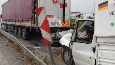 Bursa'da 2 kişinin hayatını kaybettiği feci kaza kameraya yansıdı
