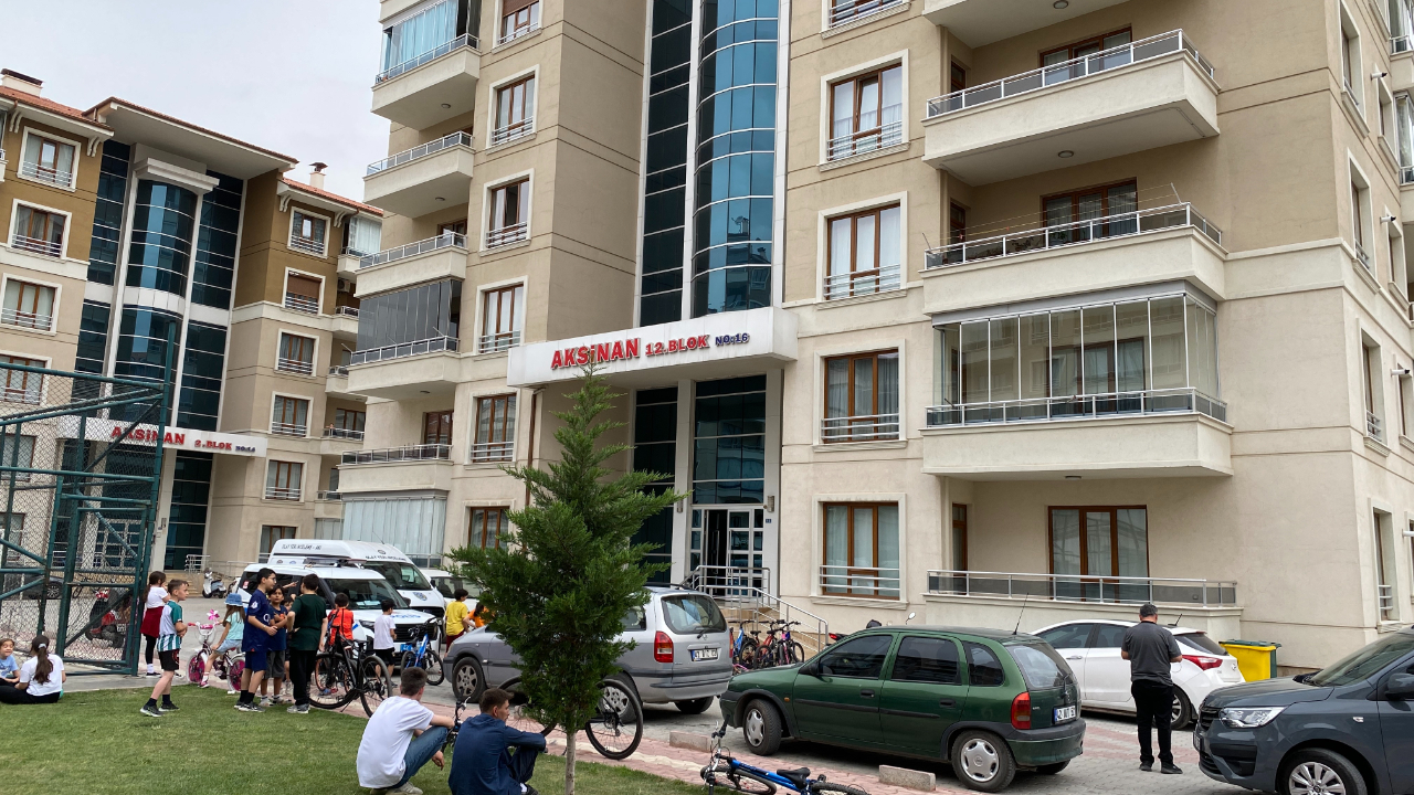 Konya'da karısını bıçaklayarak öldüren şahıs polis gelene kadar başında bekledi