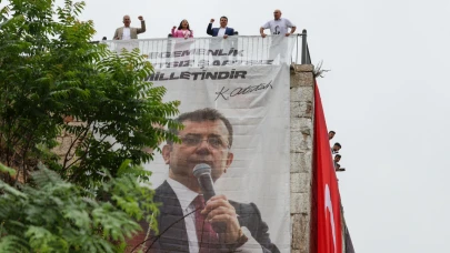 Özgür Özel paylaştı! CHP milletvekilleri Tophane surlarına İmamoğlu'nun fotoğrafını astı