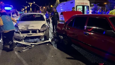 Bingöl’de üç araçlı zincirleme kaza! 6 yaralı