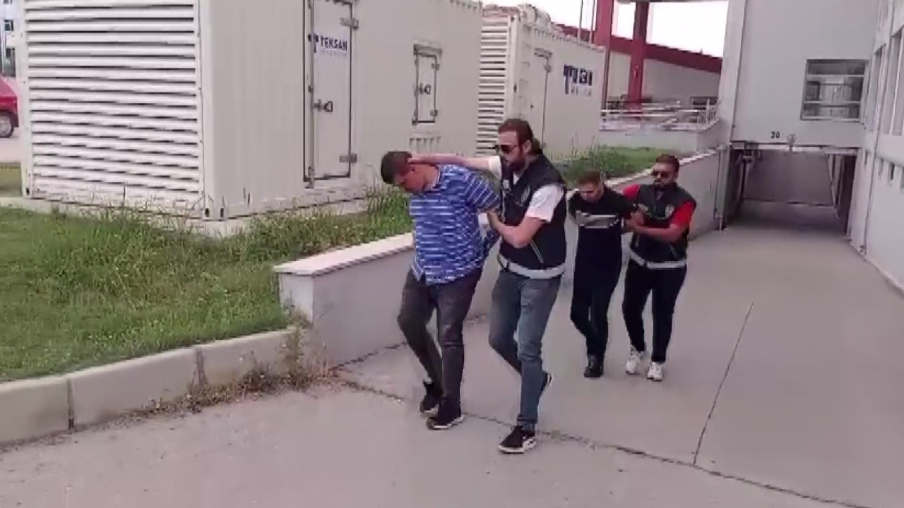 Adana'da tefecilik ve silah ticareti operasyonu! 2 tutuklama