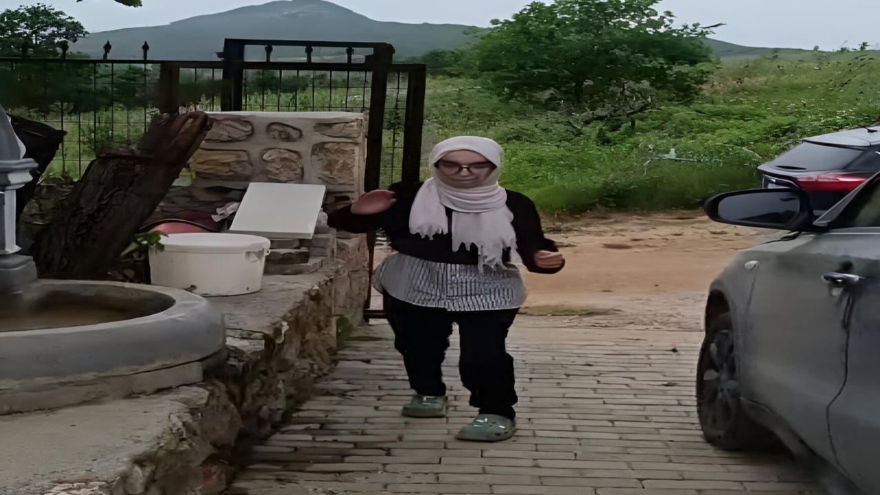 Bursa'da geçirdiği kaza sonrası yatağa bağımlı kalan Esma yeniden ayağa kalktı