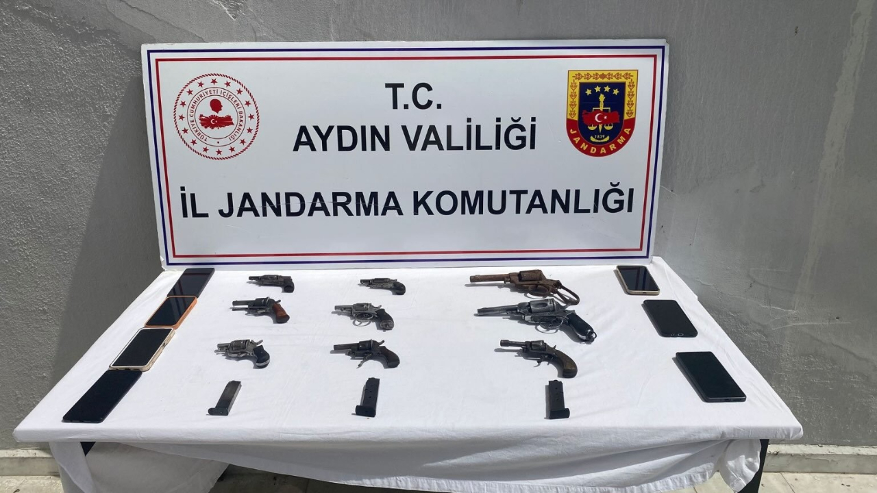 Aydın'da silah ticareti jandarma ekiplerine takıldı