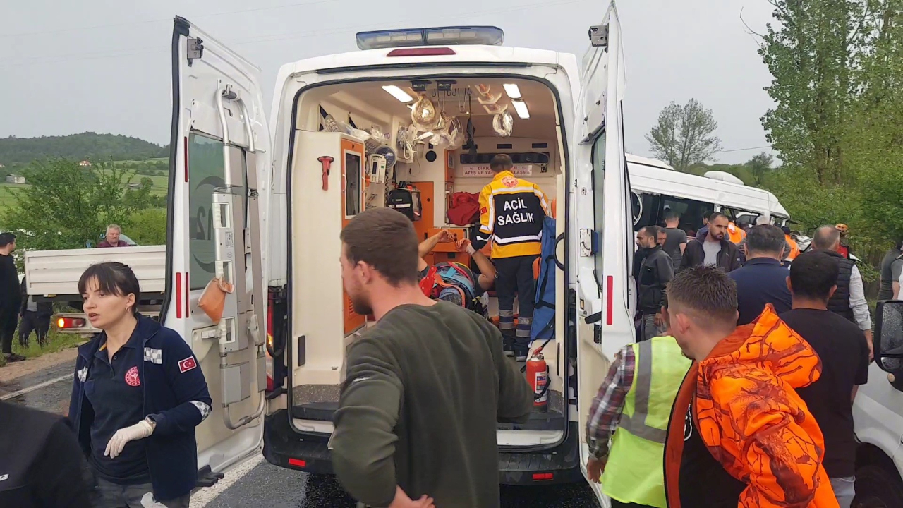Karabük'te 4 araçlı zincirleme kaza: 1'i ağır 9 yaralı