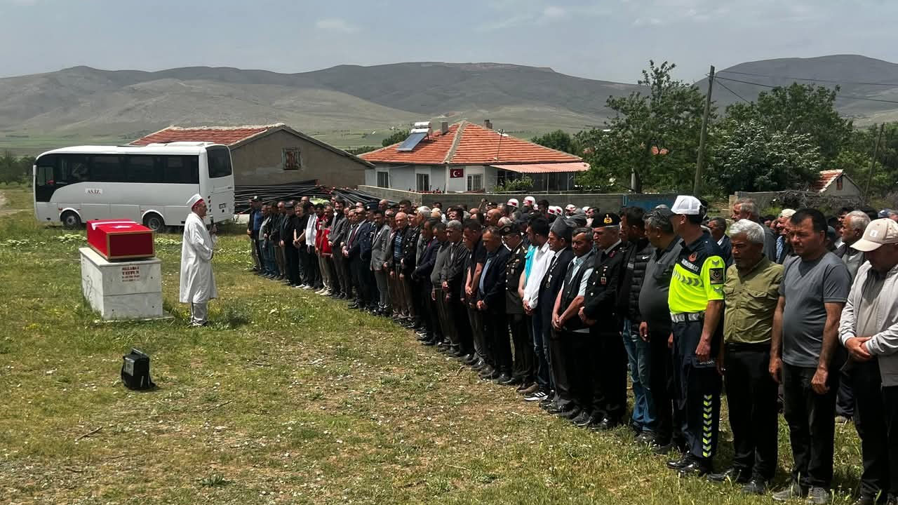 Afyonkarahisar'da vefat eden Kıbrıs Gazisi toprağa verildi