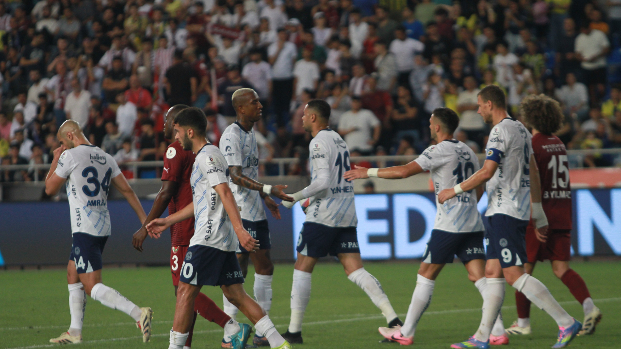 Trendyol Süper Lig: Hatayspor: 1 - Fenerbahçe: 1 (İlk yarı)