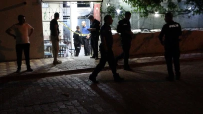 Husumetlisini kıraathanede oyun oynarken pompalı tüfekle yaraladı