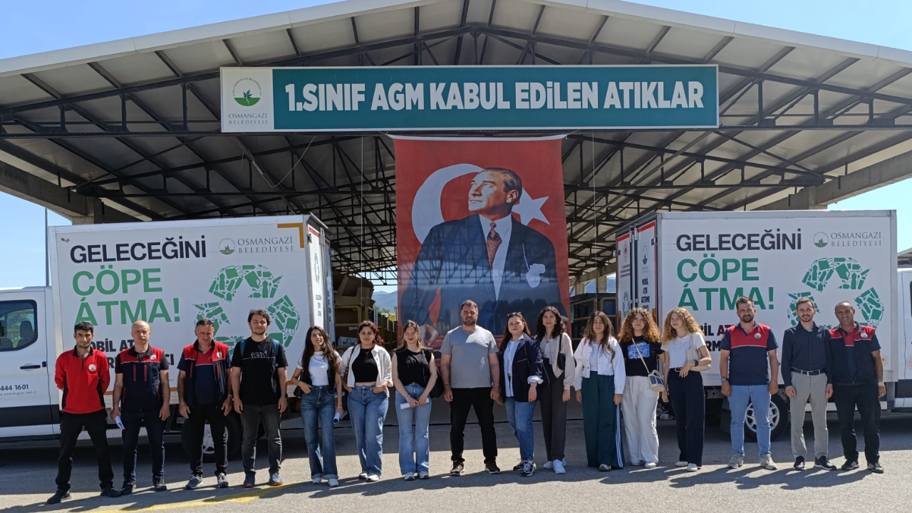Osmangazi'de öğrenciler halka çevre bilinci kazandırıyor