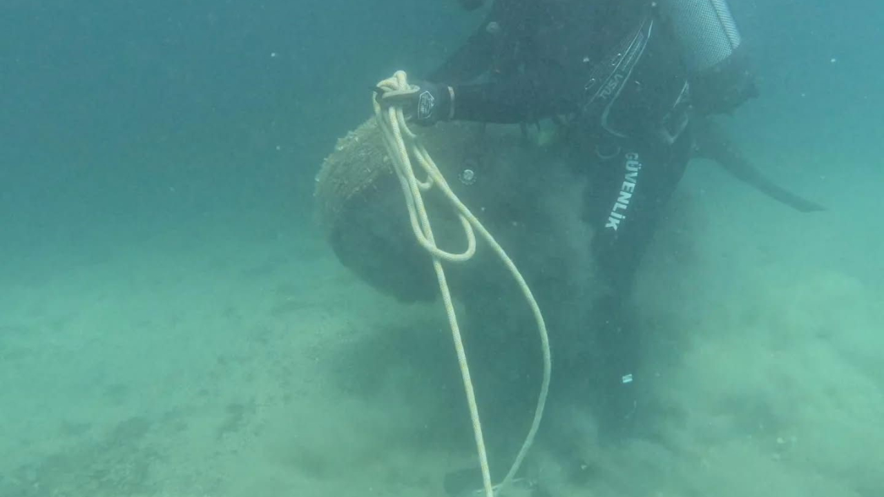 Güvercinada’da deniz dibinden 1.5 ton atık çıkarıldı
