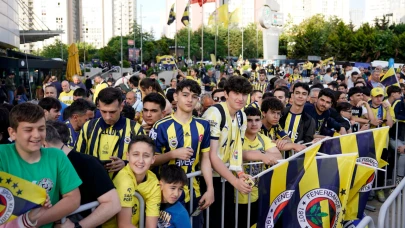Fenerbahçe Euroleague şampiyonluğunu taraftarıyla kutladı