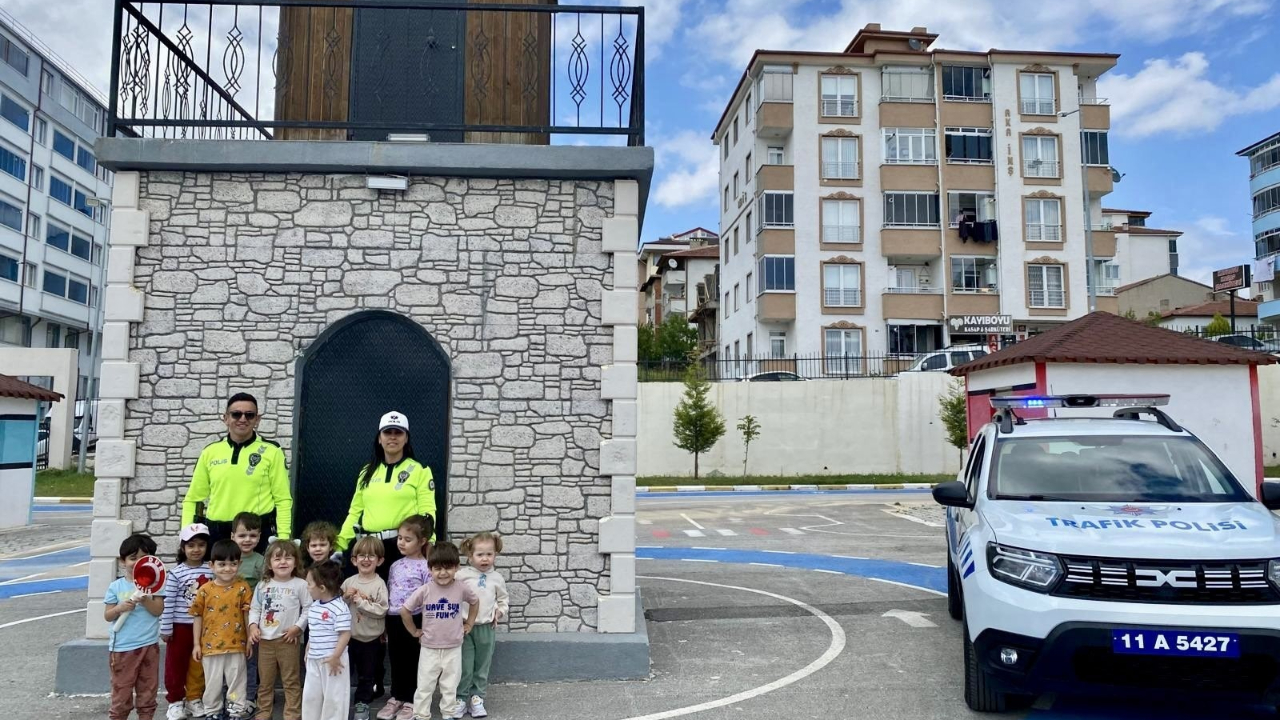 Minik öğrenciler polislik mesleğini yakından tanıdı