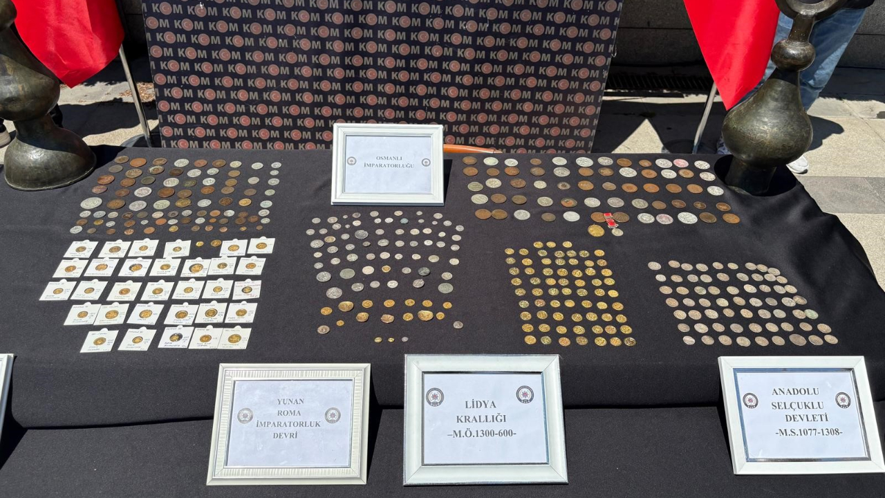 İstanbul'da tarihi eser operasyonu! Padişah fermanı ele geçirildi