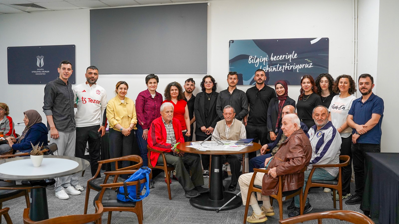 Huzur evi sakinleri bu etkinlikte gönüllerince eğlendi