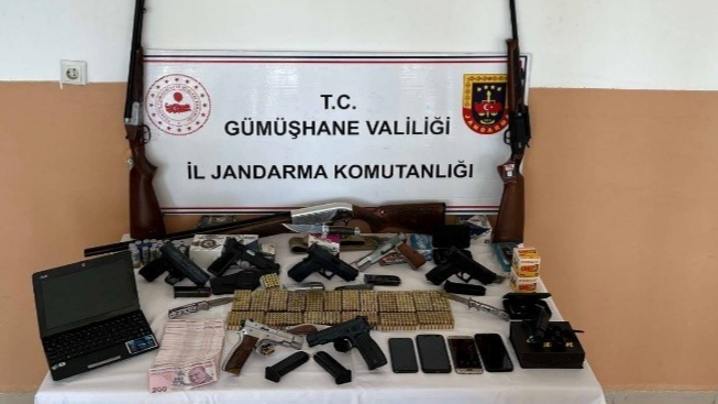 Gümüşhane’de silah ticareti yapan şahsın evinden cephanelik çıktı