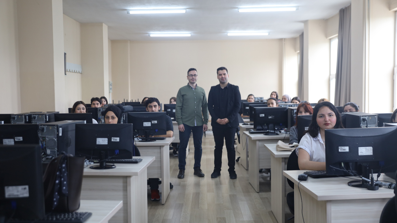 Bursa Büyükşehir’den üniversitelilerin gelişimine destek