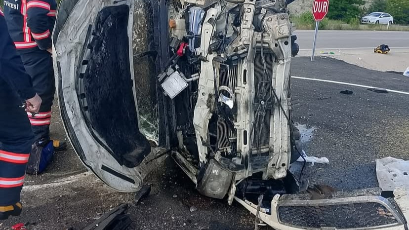 Çankırı'da refüje çarpan otomobil takla attı: 1 ölü, 3 yaralı