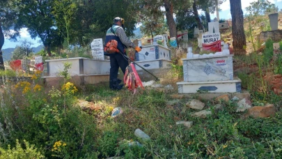 Karacasu'da mezarlıklar temizleniyor