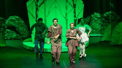 Bursa Şehir Tiyatrosu ‘Hansel ve Gretel’i çocuklarla buluşturdu