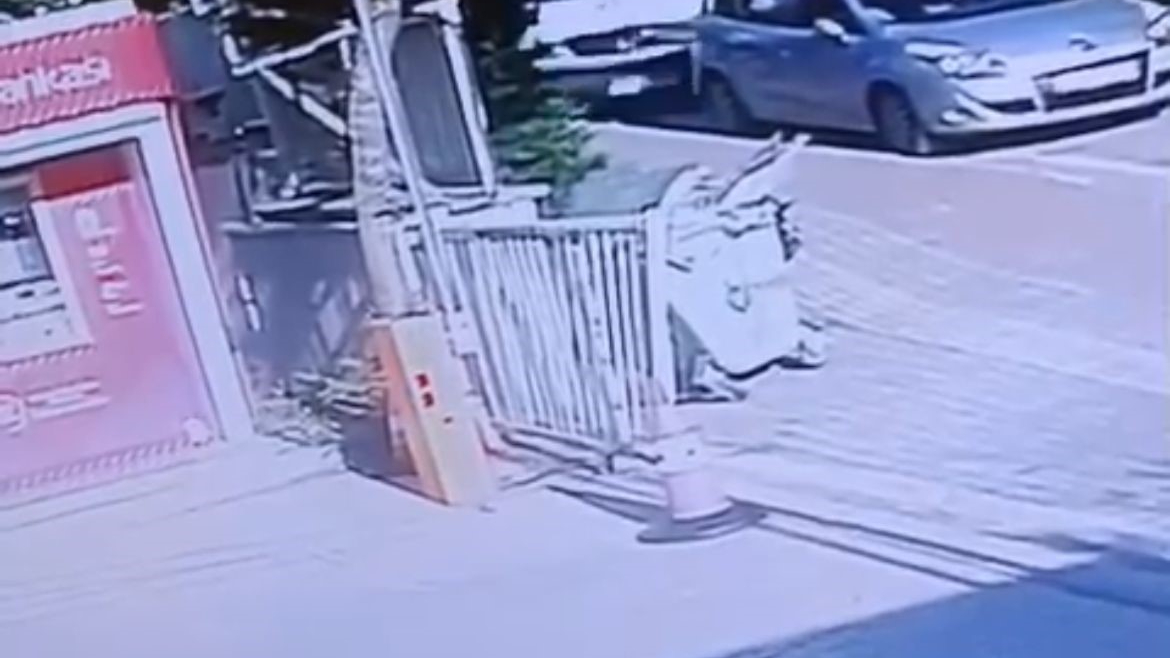 Bursa'da servis aracının altında kalan adam hayatını kaybetti