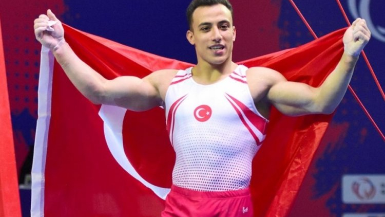 Adem Asil'den tarihi başarı!