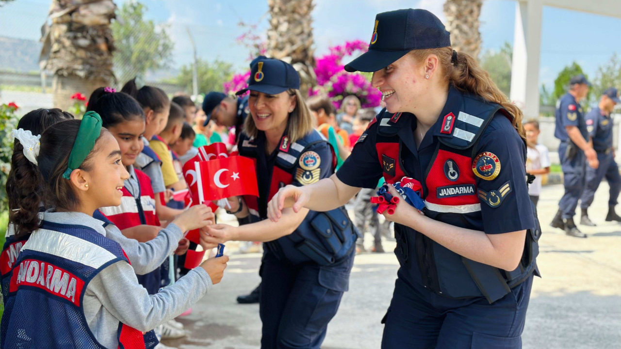 Buharkent’te öğrenciler jandarmayı tanıdı