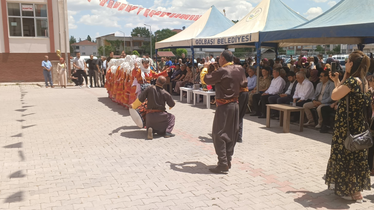 Gölbaşı Halk Eğitim Merkezi yılsonu sergisi açıldı