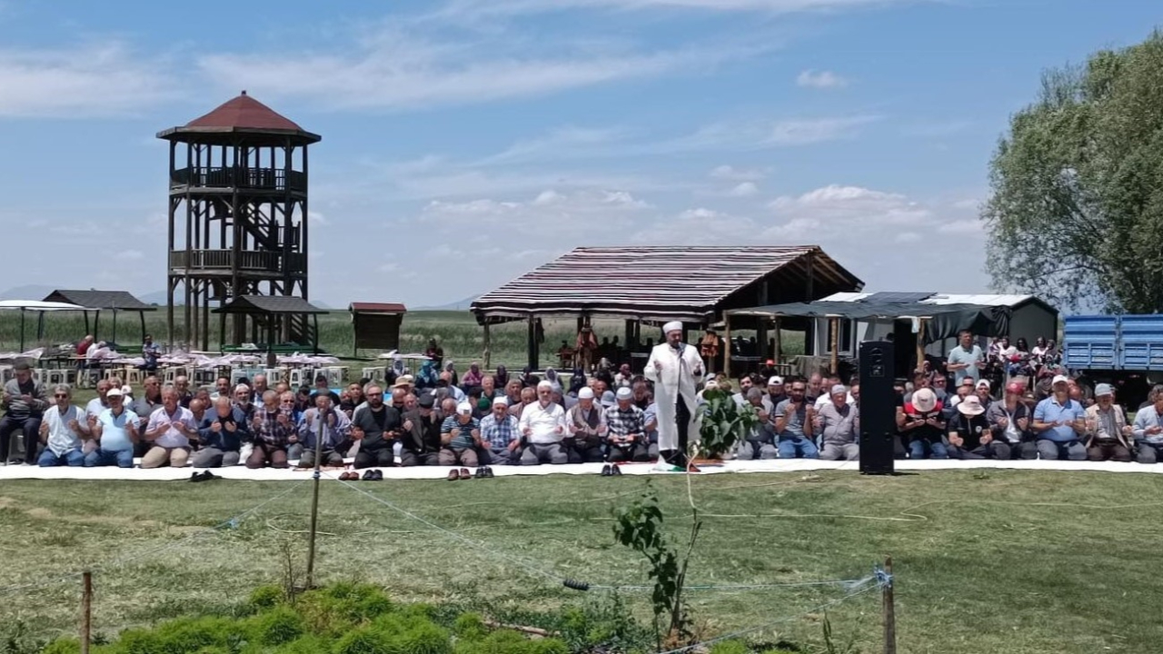 Beyşehir Gölü kıyısında yağmur duası
