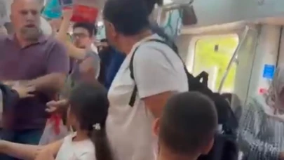 Marmaray'da çocuklarının yanında babaya yumruk