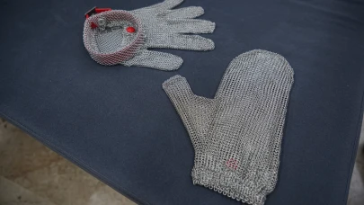 Acemi kasaplardan el kesilmelerine çelik eldiven çözümü