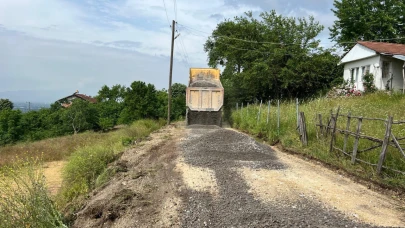Malzemeli yol bakım çalışmaları sürüyor