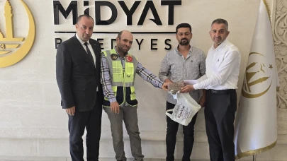 Temizlik görevlisinden örnek davranış: Yerde bulduğu 111 bin 500 lirayı sahibine ulaştırdı
