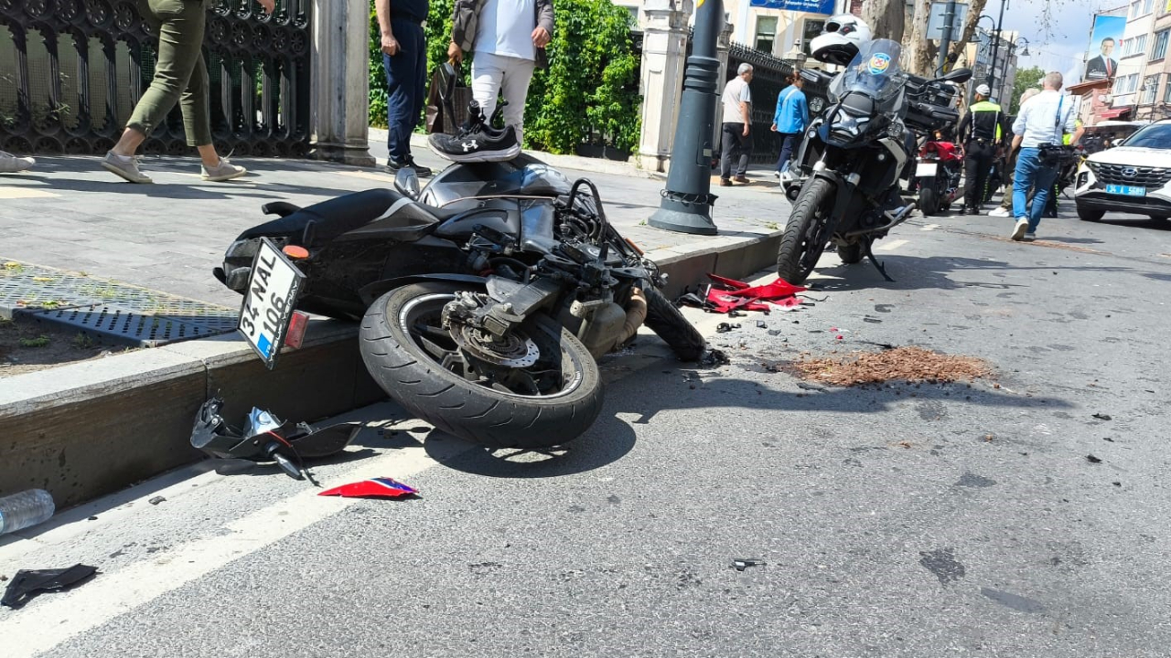 Beşiktaş'ta iki motosiklet kafa kafaya çarpıştı