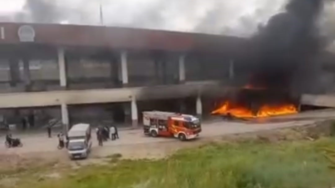 Ankara'da pazar yerinde korkutan yangın