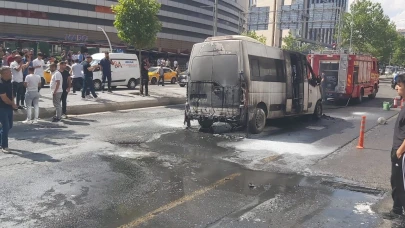 Diyarbakır'da şehir içi minibüs yandı